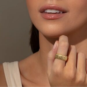 Uncommonn James Parthenon Ribbed ring!